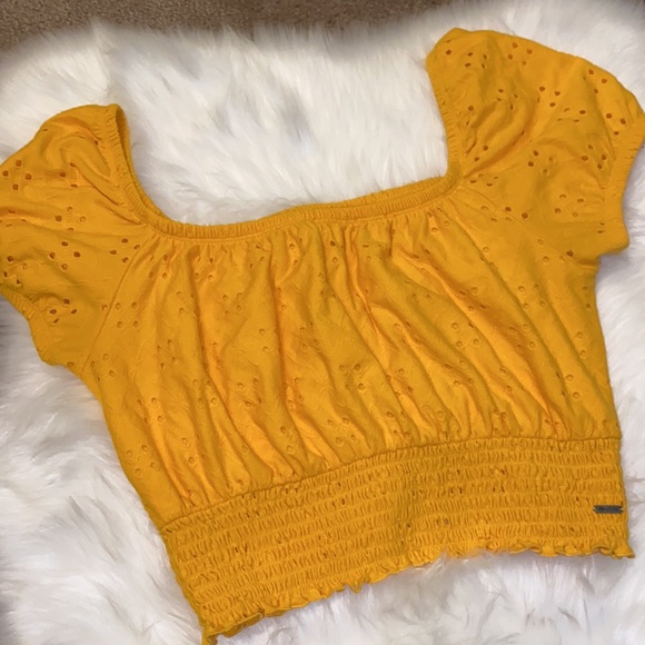 3 for $15 🌸Cute crop top - Picture 3 of 7